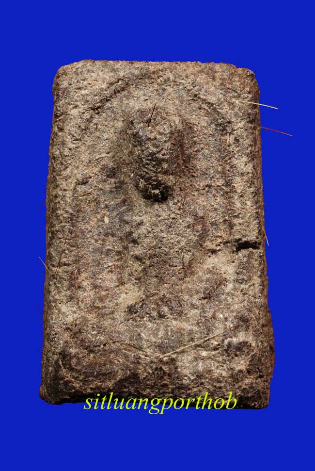 พระผงรูปเหมือน เนื้อชานหมากผสมเกศา วัดช้างเผือก พ.ศ. 2516