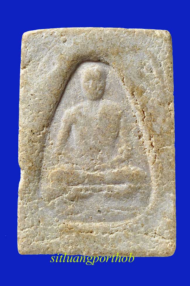 พระผงสมเด็จ พิมพ์ขาโต๊ะ วัดพระพุทธบาทเขาน้อยชนแดน พ.ศ. 2515